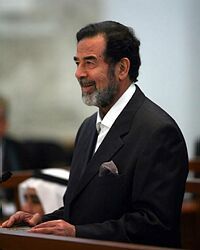 saddam_husajn_smiech_sud_1.jpg